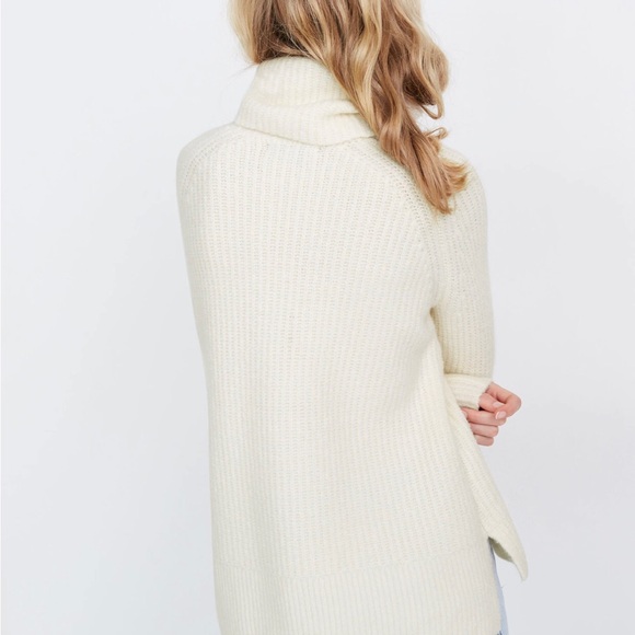 Madewell: Mercer Turtleneck Sweater in Coziest Yarn. XS/Antique Cream. - Picture 3 of 8